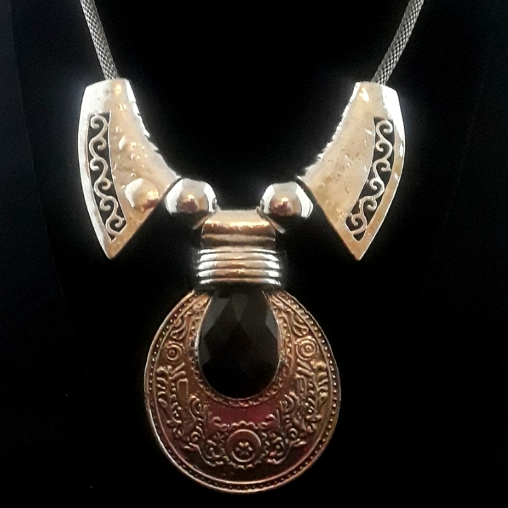 VINTAGE ROYAL FASHION NECKLACE